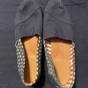TOMS size 10 blue stars
